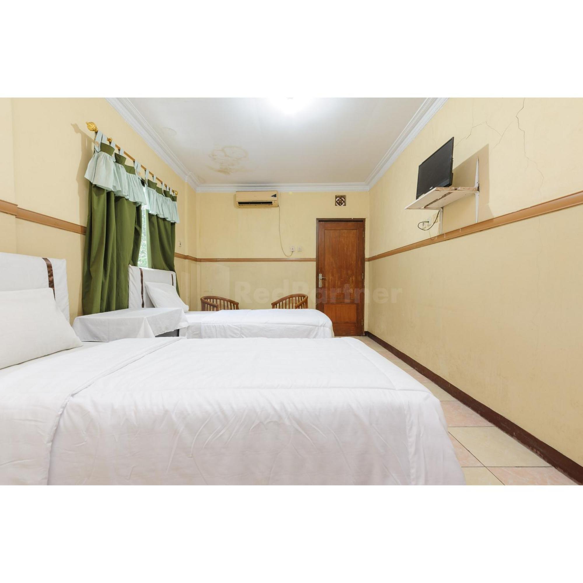 Hotel Al Hakim Syariah Redpartner Bekasi Exterior foto
