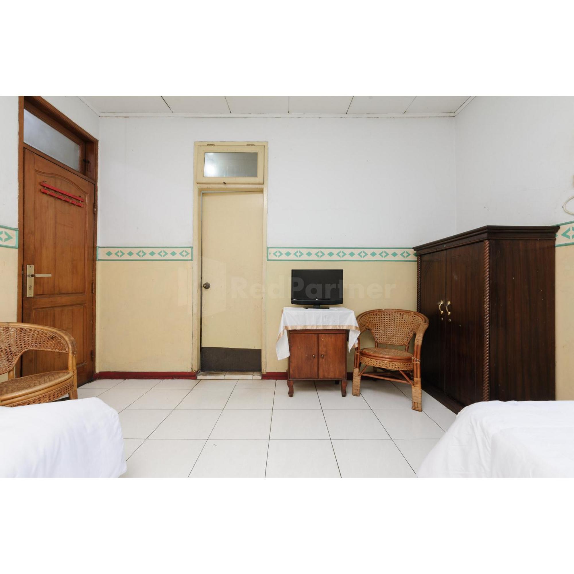 Hotel Al Hakim Syariah Redpartner Bekasi Exterior foto