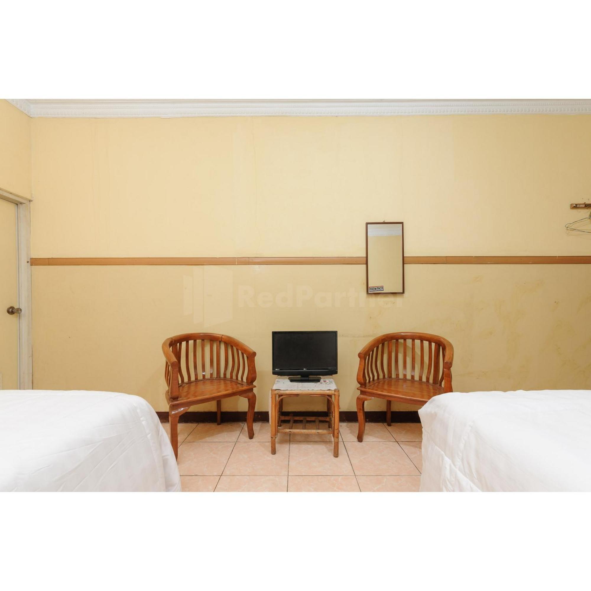 Hotel Al Hakim Syariah Redpartner Bekasi Exterior foto